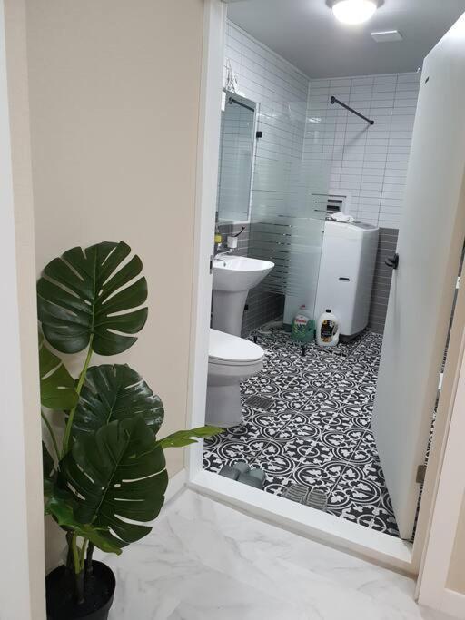Appartamento 'seongbuk Castle Suites' 5 Bedroom, Castle-wall View, Seul