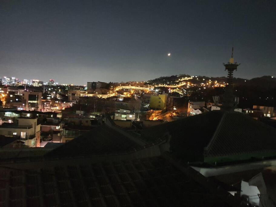 'seongbuk Castle Suites' 5 Bedroom, Castle-wall View, Appartamento *