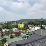 \'Seongbuk Castle Suites\' 5 Bedroom, Castle-Wall View,
