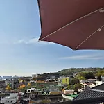 \'Seongbuk Castle Suites\' 5 Bedroom, Castle-Wall View,