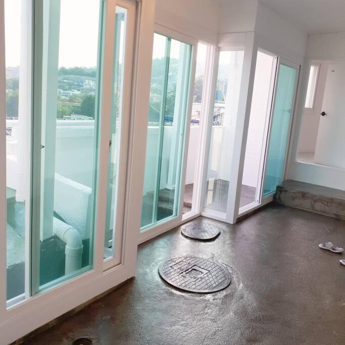 'seongbuk Castle Suites' 5 Bedroom, Castle-wall View,