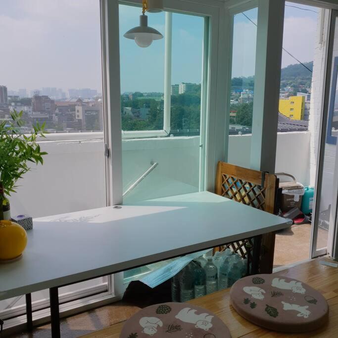 'seongbuk Castle Suites' 5 Bedroom, Castle-wall View, Apartment *