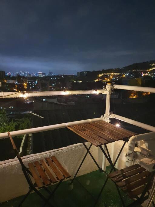 'seongbuk Castle Suites' 5 Bedroom, Castle-wall View, * Seoul