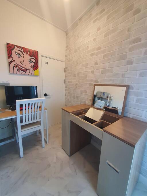 'seongbuk Castle Suites' 5 Bedroom, Castle-wall View,